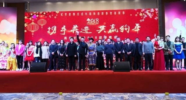 武汉这位身价过百亿的企业家,又在公司年会献唱了,视频已流出