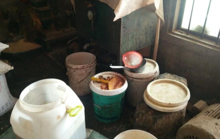 农民带着自家的花生去榨油!为什么不用给加工费老板还倒给你钱?