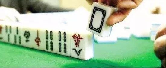 �����ڵ������齫������500��Ĳ�����֪��С�ı��̾У�