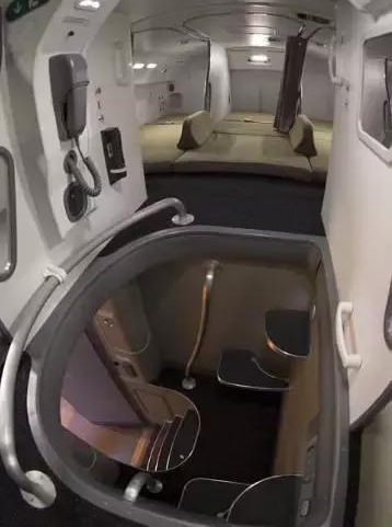 �ɻ��ϵ����ؿռ�ܶ��˶���֪�����ս��������Ϸ������أ�