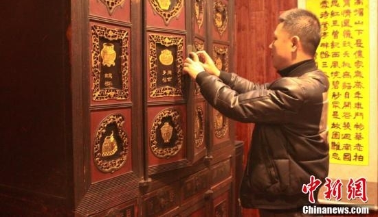 湖南民间收藏人筹建私家收藏室 藏品过万