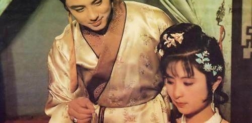 神评:红楼梦中唯一比较能干男人是谁?却被老婆抢尽风头