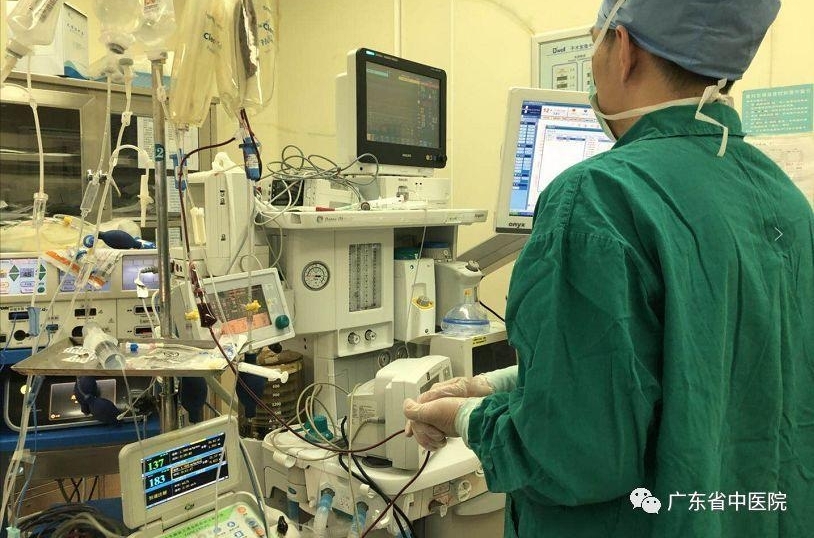 随手拍|15个小时,10台急诊手术……带您走近假期期间的医院麻醉科