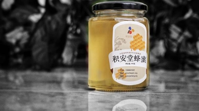 今天晚上父母准备明天的年夜饭,我为他们准备了蜂蜜!