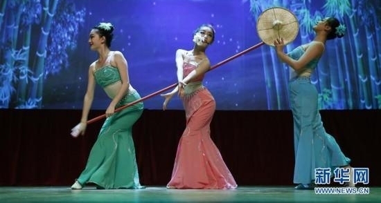 Ӣý�ƴ��ڳ����γ��й���������衱������Ӫ����ζ