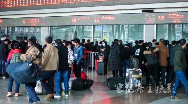 ���˵�ͷ�����챱վ�Ϲ㳡���ؼҾ���һ��ب��δ������������