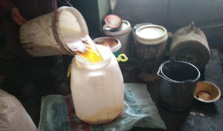 农民带着自家的花生去榨油!为什么不用给加工费老板还倒给你钱?