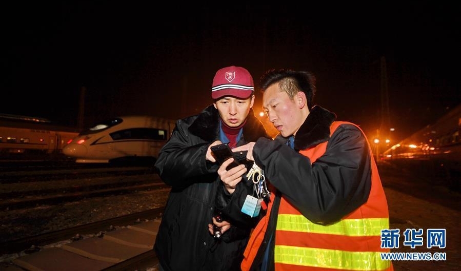动车机械师姜涛:春运中守夜的值班“医生”