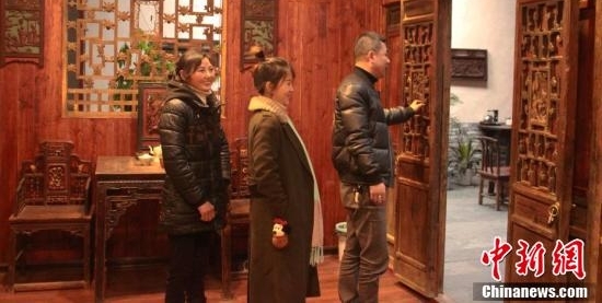湖南民间收藏人筹建私家收藏室 藏品过万