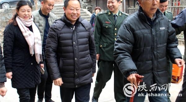 家门口的伫望——88岁抗美援朝老兵的感动!