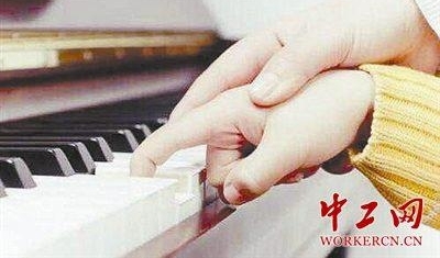 ���ߴ��ϡ��ĸ�����ѵ���Ŷ���è��