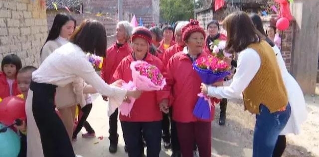 怀集县诗洞镇万安寨、凤岗镇四村村举办外嫁女回娘家探亲活动
