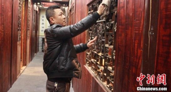 湖南民间收藏人筹建私家收藏室 藏品过万