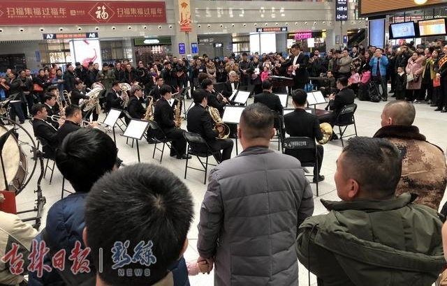 到长春火车站欣赏交响乐去!还有吉剧、相声、魔术…都是专业演出
