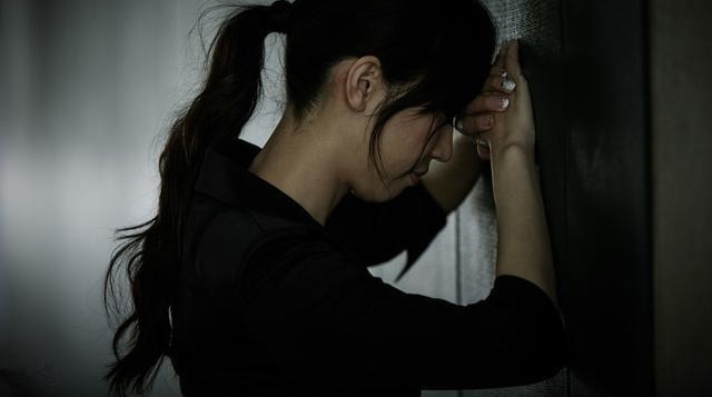 女子雪天遇老人在车站乞讨,帮助后被人骂太傻,半年后惊喜来了