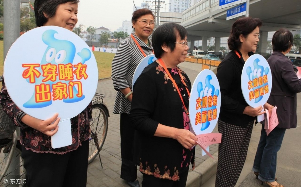 农村老汉蒙圈,城里人怎么喜欢穿睡衣逛街,网友有才评论炸了