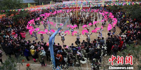广西大苗山民俗活动引客来
