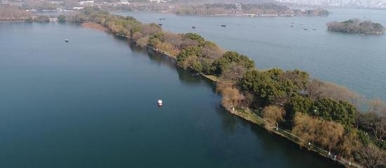 年初二西湖开启人从众模式 六公园上厕所要等20分钟