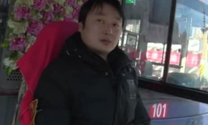 ������˾���ұ��ճɷ��滹���ϰ� ĸ���ڵ绰�Ƕ�ʹ�޼Ҷ�û��