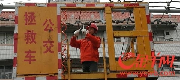 【网络媒体走转改】电车工匠助力春运 他们是归途旅程“摆渡人”