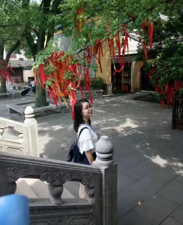 ���һ����4��Ů�����屣�У��໥���ٽ�����3������֧��