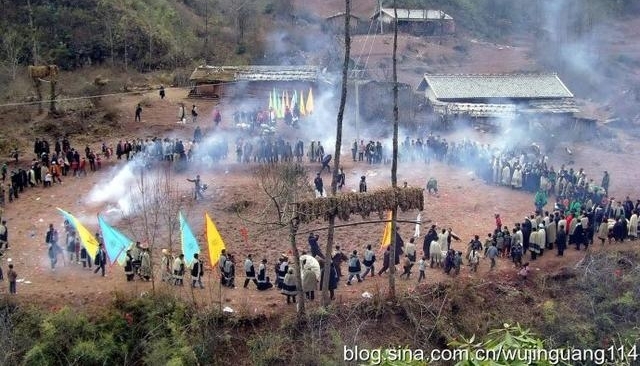 实拍:大凉山美姑彝人超度祖灵活动