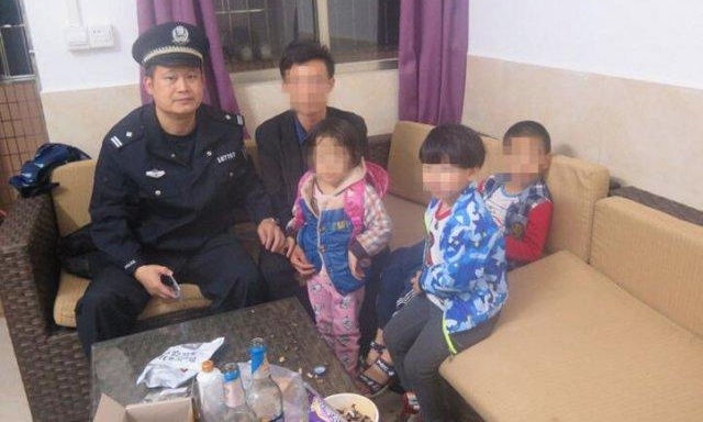 贪玩家长惹的祸!3 名幼童雨中迷路,多亏暖心警察将其送回