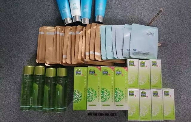 ����ˣ�Ů���ڳ���һ��͵�ԣ�ֻ�������......