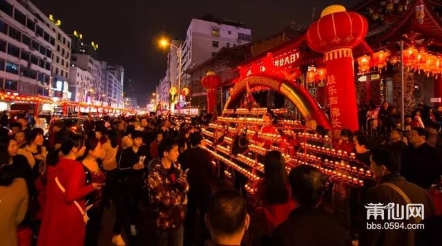 太疯狂!昨晚莆田文献步行街,望眼都是人,数百辆车动弹不得!