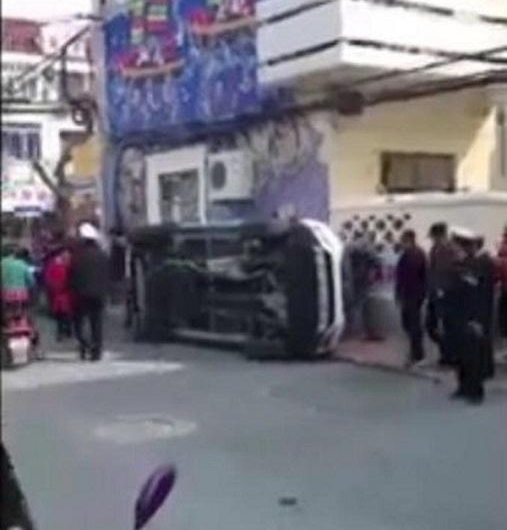 �������塱˾�����³� ·�ڷ����෭