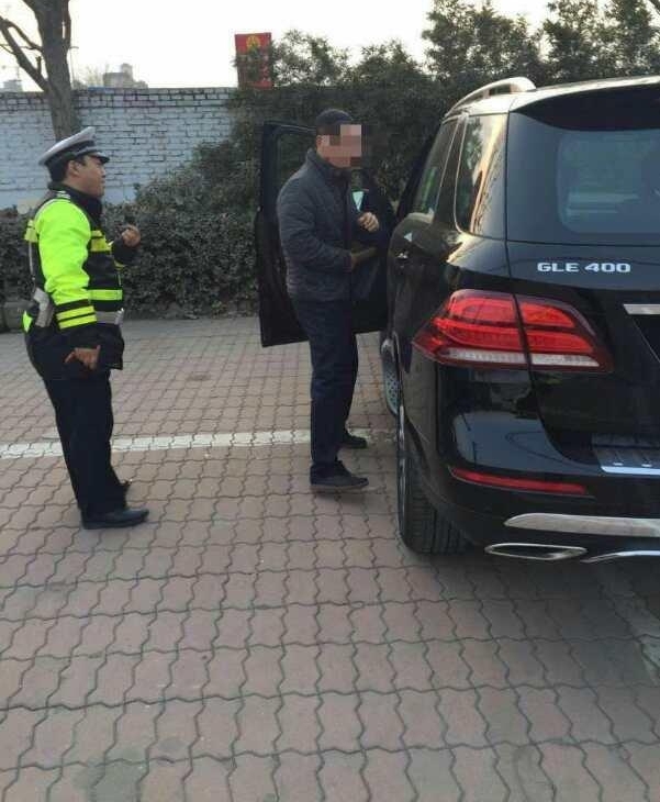 用假临牌开车上路 司机被罚款计分还要拘留
