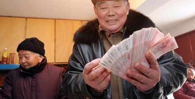 弥补九万、60岁农村老人每月领1300元,农村人愿意这样吗?