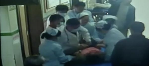 男子就医突然心梗倒地 医护人员上演生死大营救