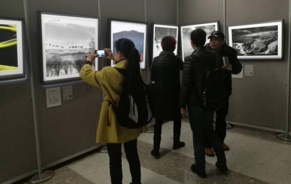 �����ķ��ס�������Ӱ������Ʒ����չ������Լ�紺����