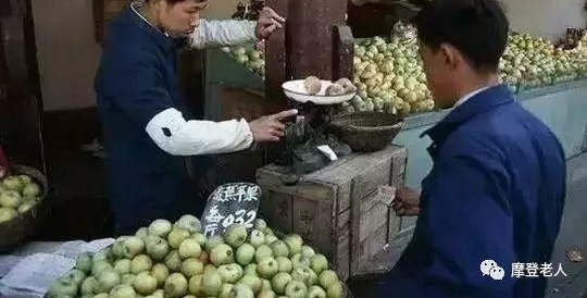 ����Ƭ��ÿһ�Ŷ��������������Ĺ��£�