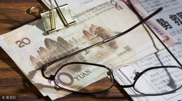 公司新制度:迟到5分钟扣100元!员工纷纷回复,你觉得谁更有理?