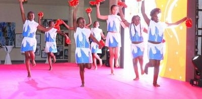 驻赞比亚大使夫人耿海凌举办“三八”国际妇女节招待会
