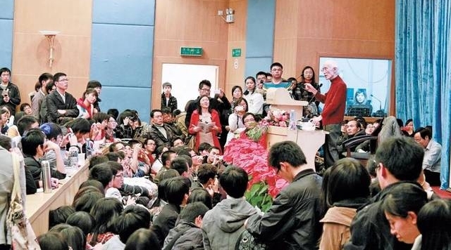 �δ����磺һ����ʦƮ�㼣