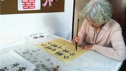 学写毛笔字 传承文化感受魅力