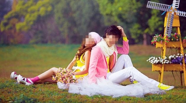 前妻嫁劳改犯,我故意开豪车去庆祝,看到新郎的脸,我撒腿就跑