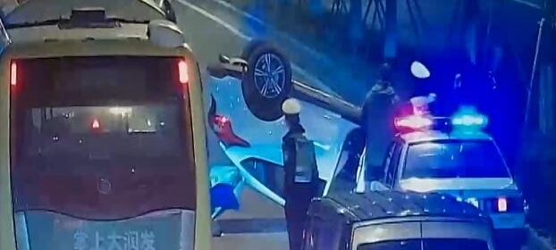 С��ʧ�س���̻����෭ Ů˾���ų���Ϊ��è