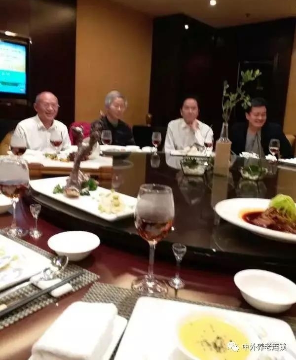 �ɶ������̻��Թ��ʹ��۵��У���ʳ����������