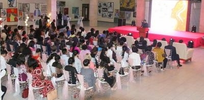 驻赞比亚大使夫人耿海凌举办“三八”国际妇女节招待会