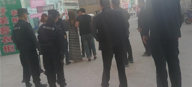 ȫ����ʢ��װ�γ�¥��һŮ������¥���񾯳ɹ�����
