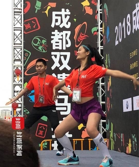 三万人集结彩虹大道 双遗马拉松即将开跑