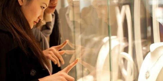 什么年龄段的女人都是好追到的,主要看男人的本事过没过关!