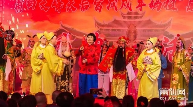 太疯狂!昨晚莆田文献步行街,望眼都是人,数百辆车动弹不得!