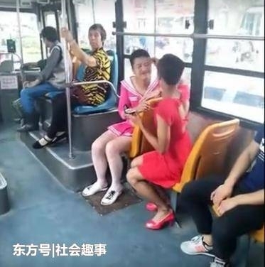 ��������2�������ӡ���ױ�������ԱߵĴ��������ˣ�