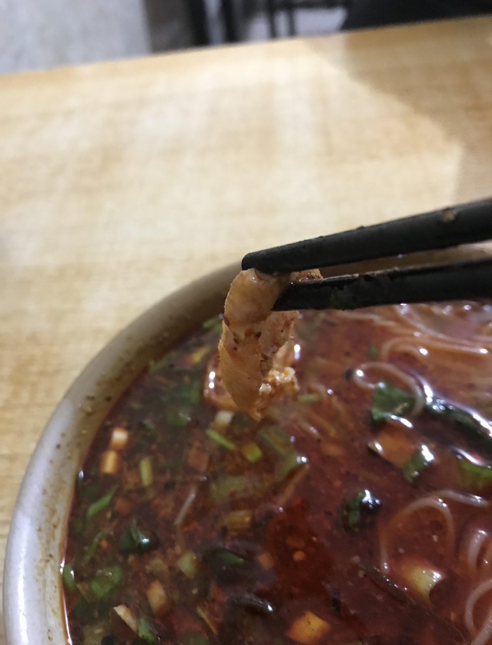 西安民新路一家名气苍蝇馆,味道正宗生意好,来往都是街坊客