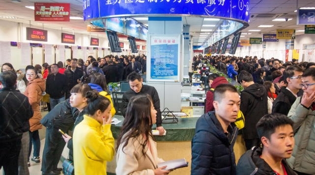 年后招聘场面堪比春运 体力好比有文凭受欢迎